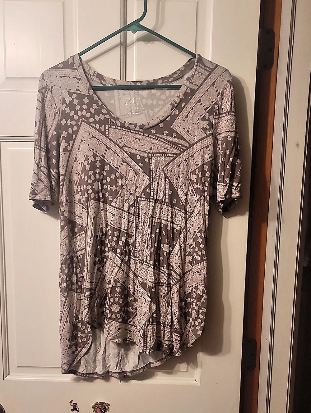 24/7 Comfort Apparel Women's Brown & Pink Geometric Tunic